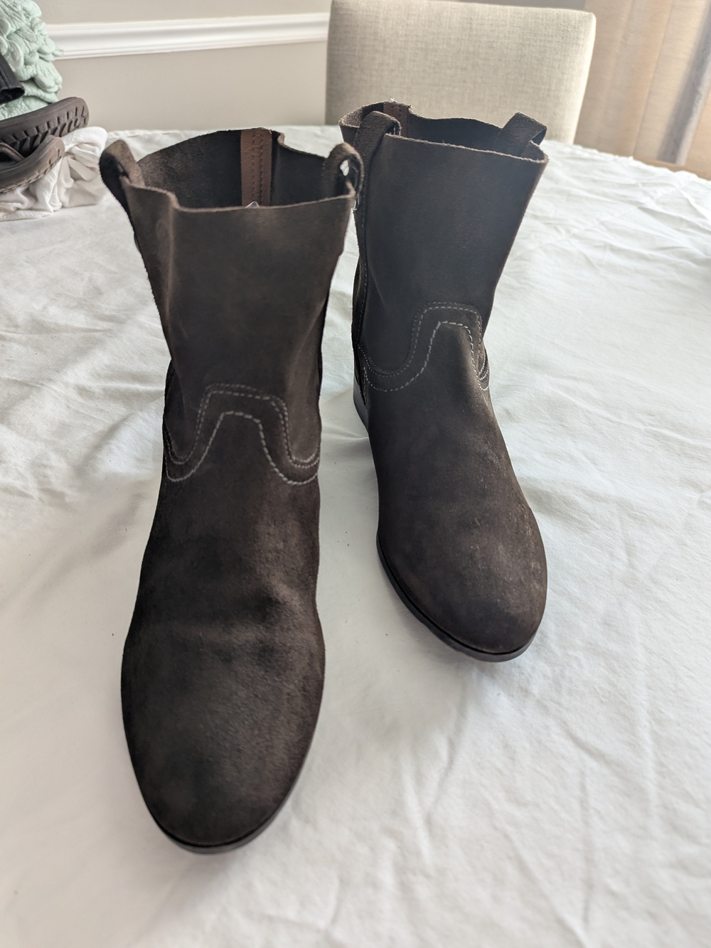 Women's Frye Sarah Dark Brown Suede Western Ankle Boots